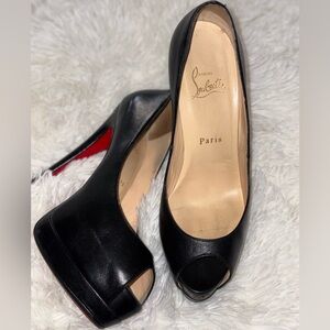 ⚡️☀️SUMMER SALE FINAL PRICE ⚡️☀️
4 Christian Louboutin Leather Pumps